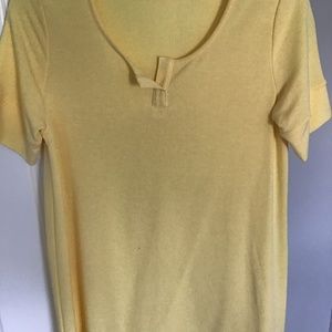 Softsurroundings yellow drop tail short sleeve jersey